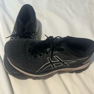 ASICS women’s running shoe